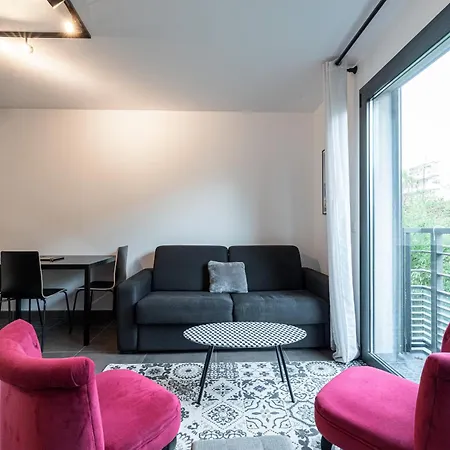 New Listing - 1 Bed Apt,air-con,beach Access,sea Daire Antibes