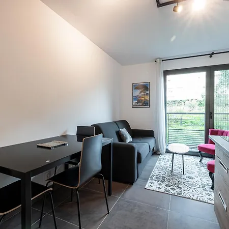 Daire New Listing - 1 Bed Apt,air-con,beach Access,sea Antibes