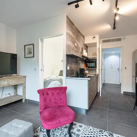 New Listing - 1 Bed Apt,air-con,beach Access,sea * Antibes