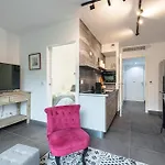 New Listing - 1 Bed Apt,air-con,beach Access,sea * Antibes
