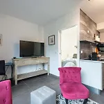 New Listing - 1 Bed Apt,air-con,beach Access,sea Apartment Antibes