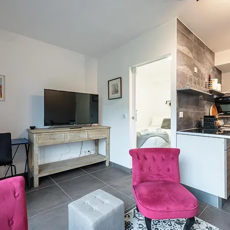 New Listing - 1 Bed Apt,air-con,beach Access,sea Appartamento Antibes