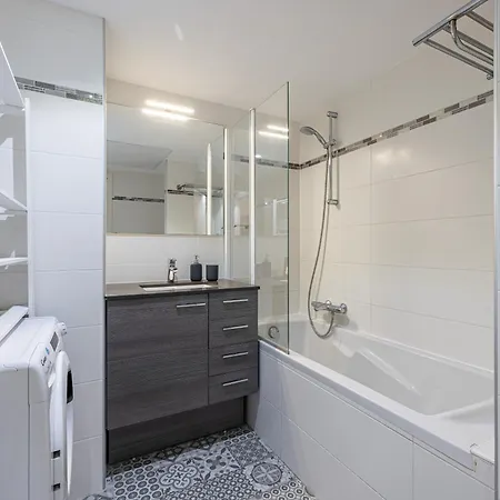 New Listing - 1 Bed Apt,air-con,beach Access,sea Appartamento Antibes