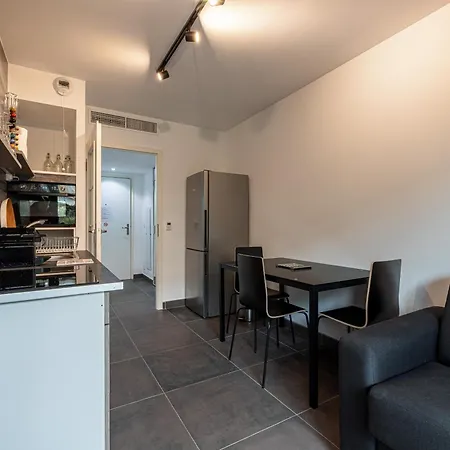 New Listing - 1 Bed Apt,air-con,beach Access,sea Apartment *