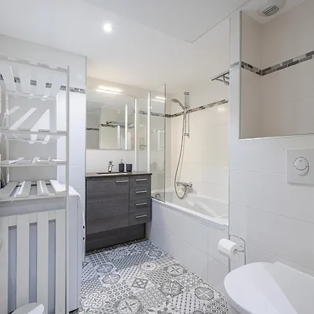 New Listing - 1 Bed Apt,air-con,beach Access,sea * 앙티브