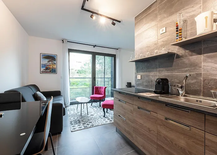 New Listing - 1 Bed Apt,air-con,beach Access,sea *