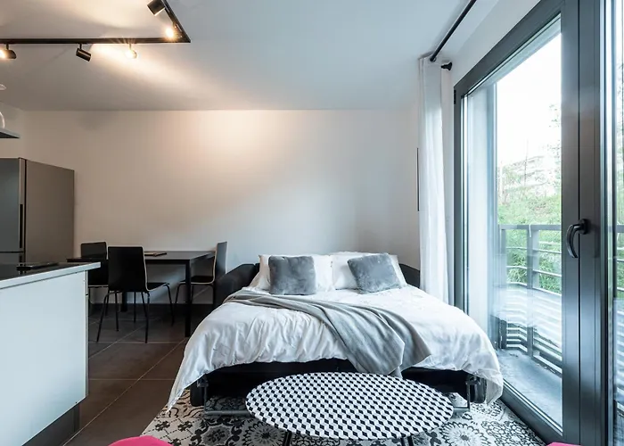 New Listing - 1 Bed Apt,air-con,beach Access,sea