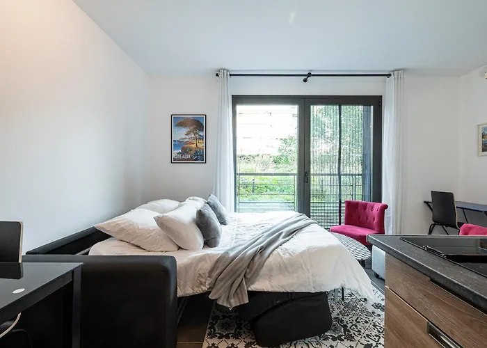 New Listing - 1 Bed Apt,air-con,beach Access,sea Apartman