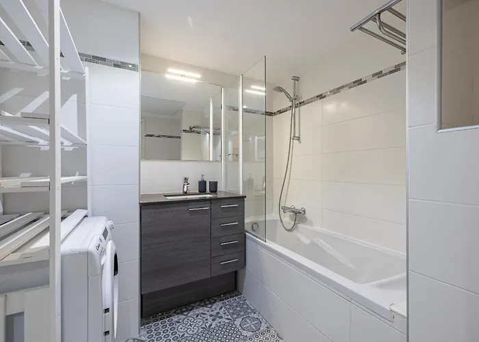 New Listing - 1 Bed Apt,air-con,beach Access,sea Διαμέρισμα Αντίμπ