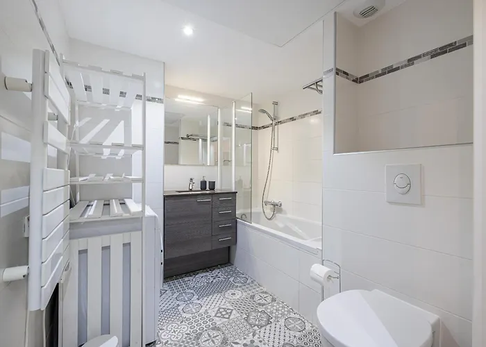 New Listing - 1 Bed Apt,air-con,beach Access,sea * Αντίμπ