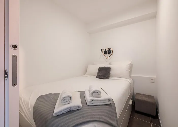 New Listing - 1 Bed Apt,air-con,beach Access,sea * أنتيب